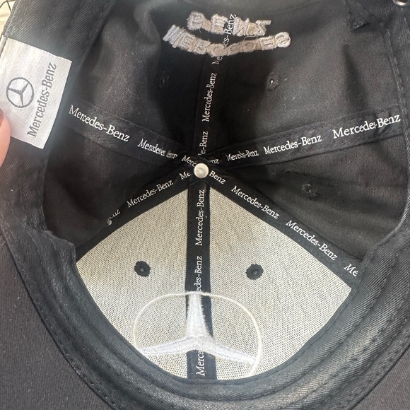 Black Cap with Rhinestone Mercedes-Benz - Picture 5 of 6